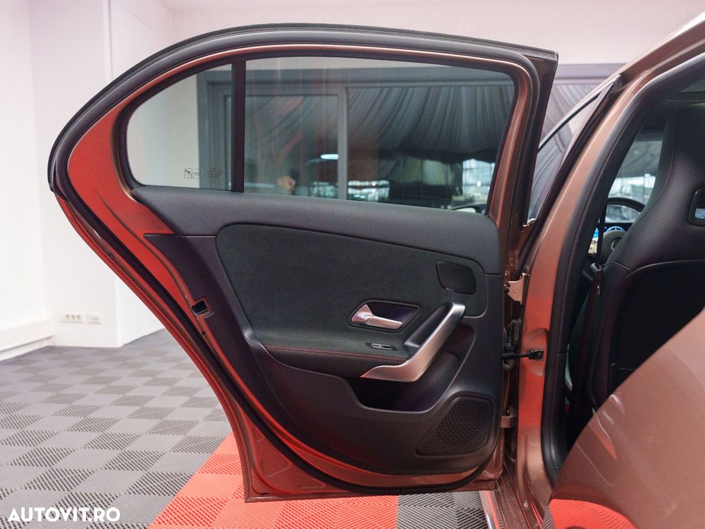 Mercedes-Benz A 250 4Matic 7G-DCT AMG Line - 3