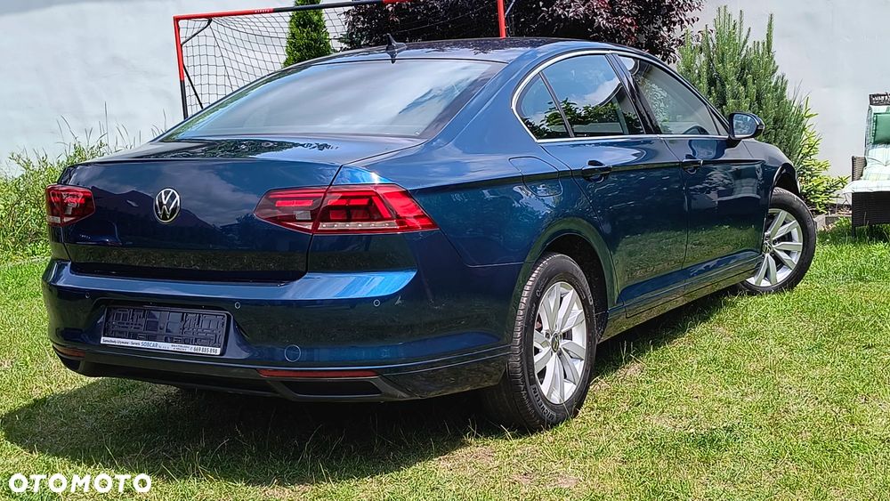 Volkswagen Passat - 4