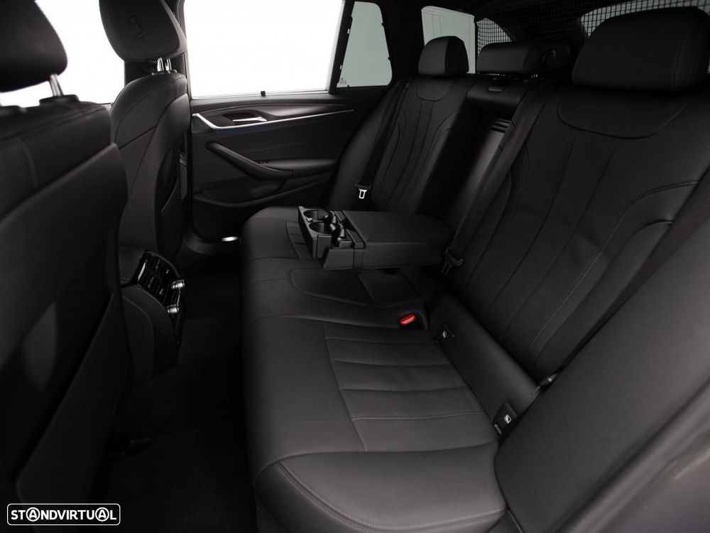 BMW 530 e Pack Desportivo M - 11