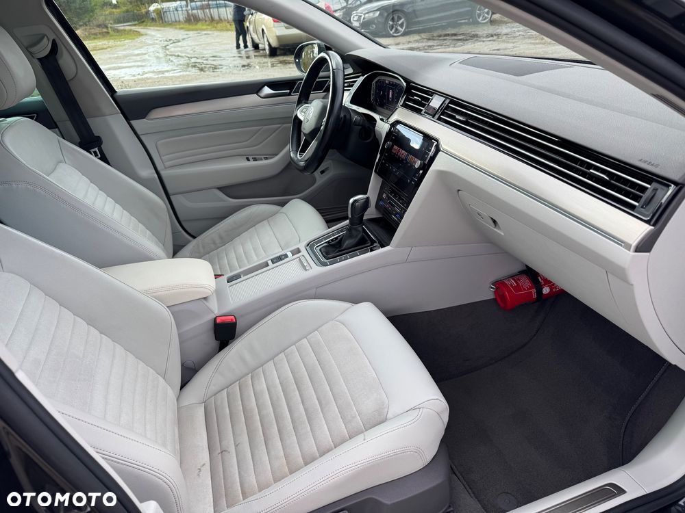Volkswagen Passat Variant 2.0 TDI SCR DSG Highline - 12