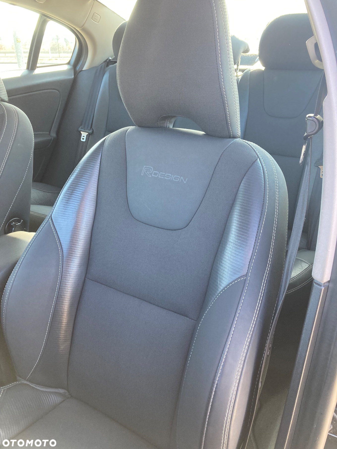 Volvo S60 D4 R-Design - 14