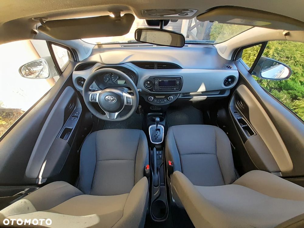 Toyota Yaris Hybrid 100 Active - 13