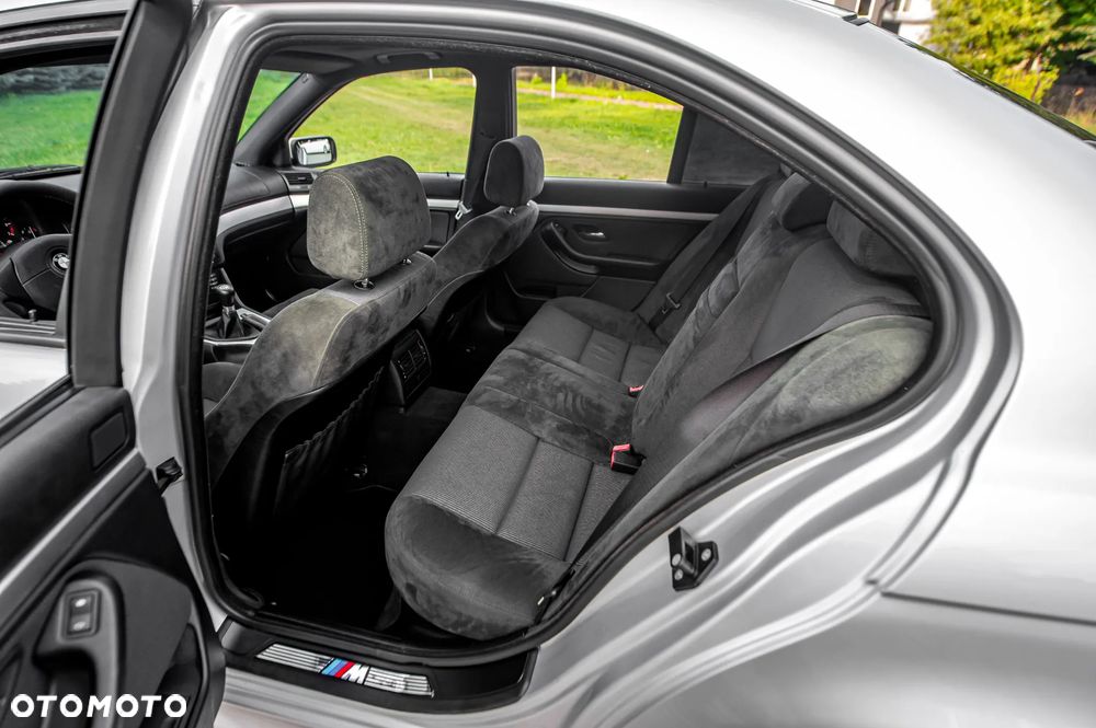 BMW Seria 5 523i - 23