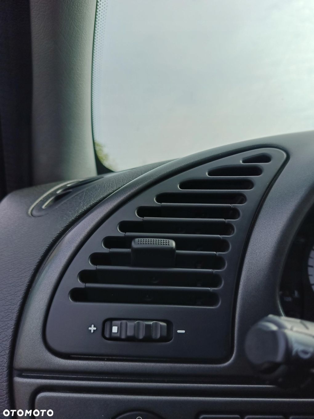Citroen Xsara I 1 VTS KRATKA NAWIEWU POWIETRZA LEWA KIEROWCY - 1