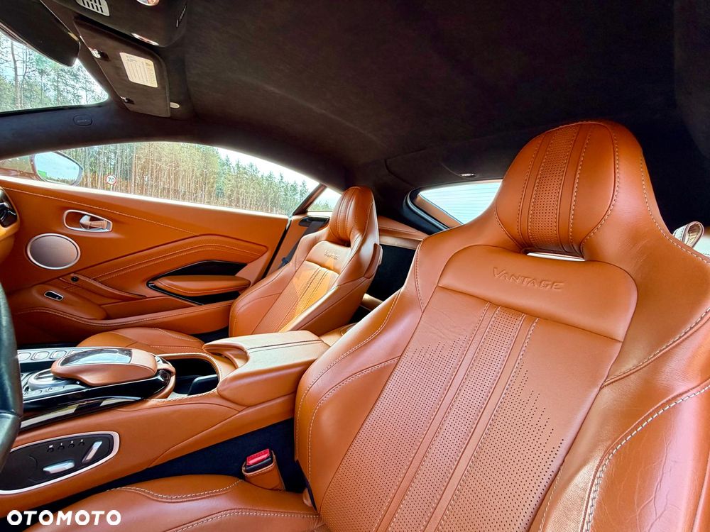 Aston Martin Vantage - 15