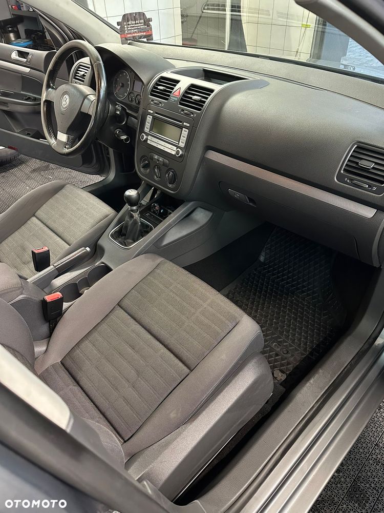 Volkswagen Golf - 6
