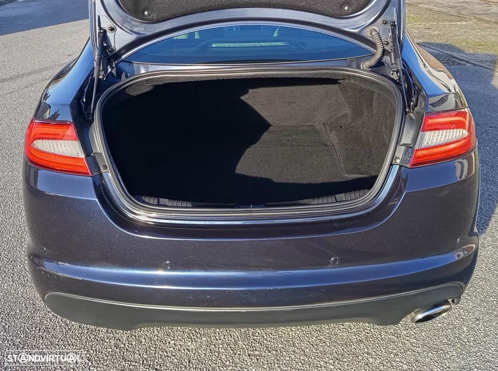 Jaguar XF 2.2 D Premium Luxury - 9