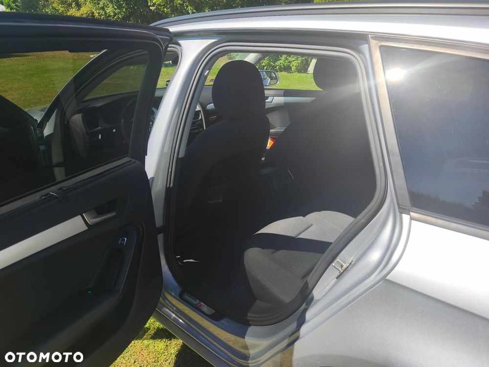 Audi A4 Avant 2.0 TDI DPF clean diesel quattro Attraction - 12