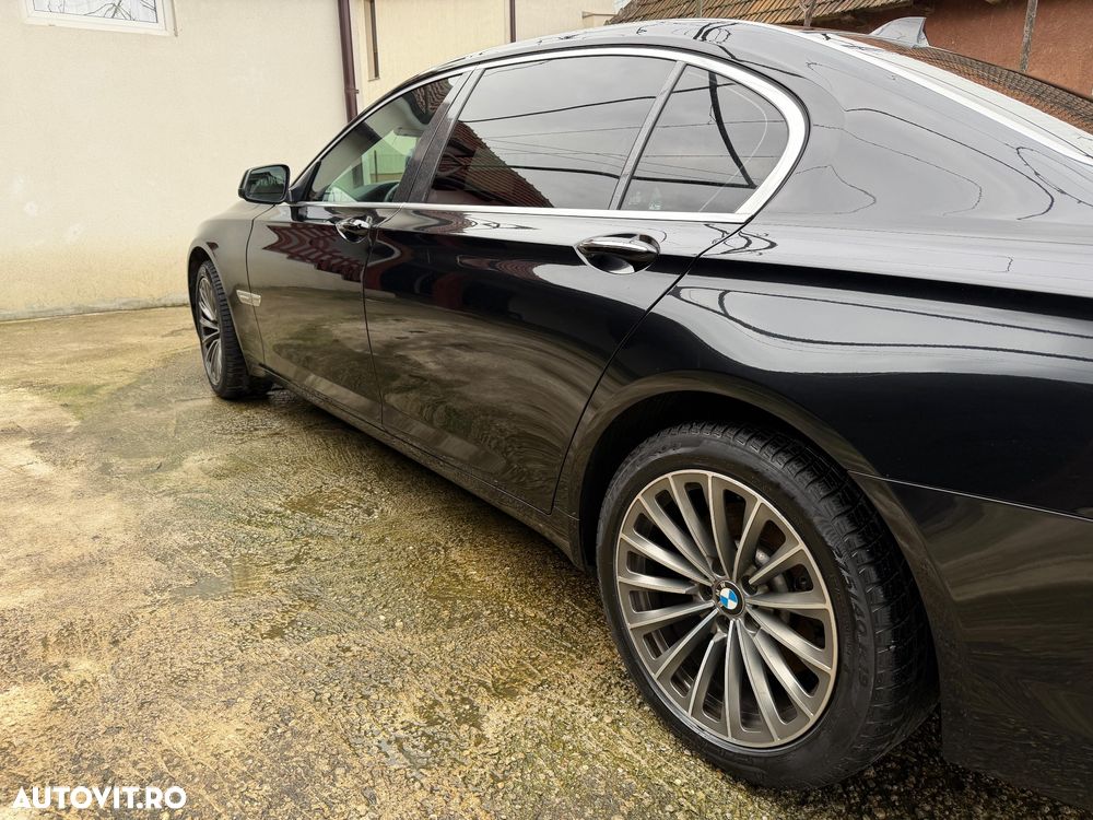 BMW Seria 7 740i Aut. - 8