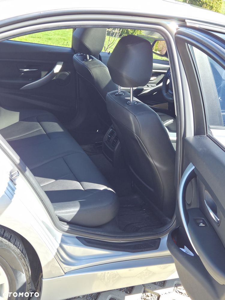 BMW Seria 3 320i xDrive - 9