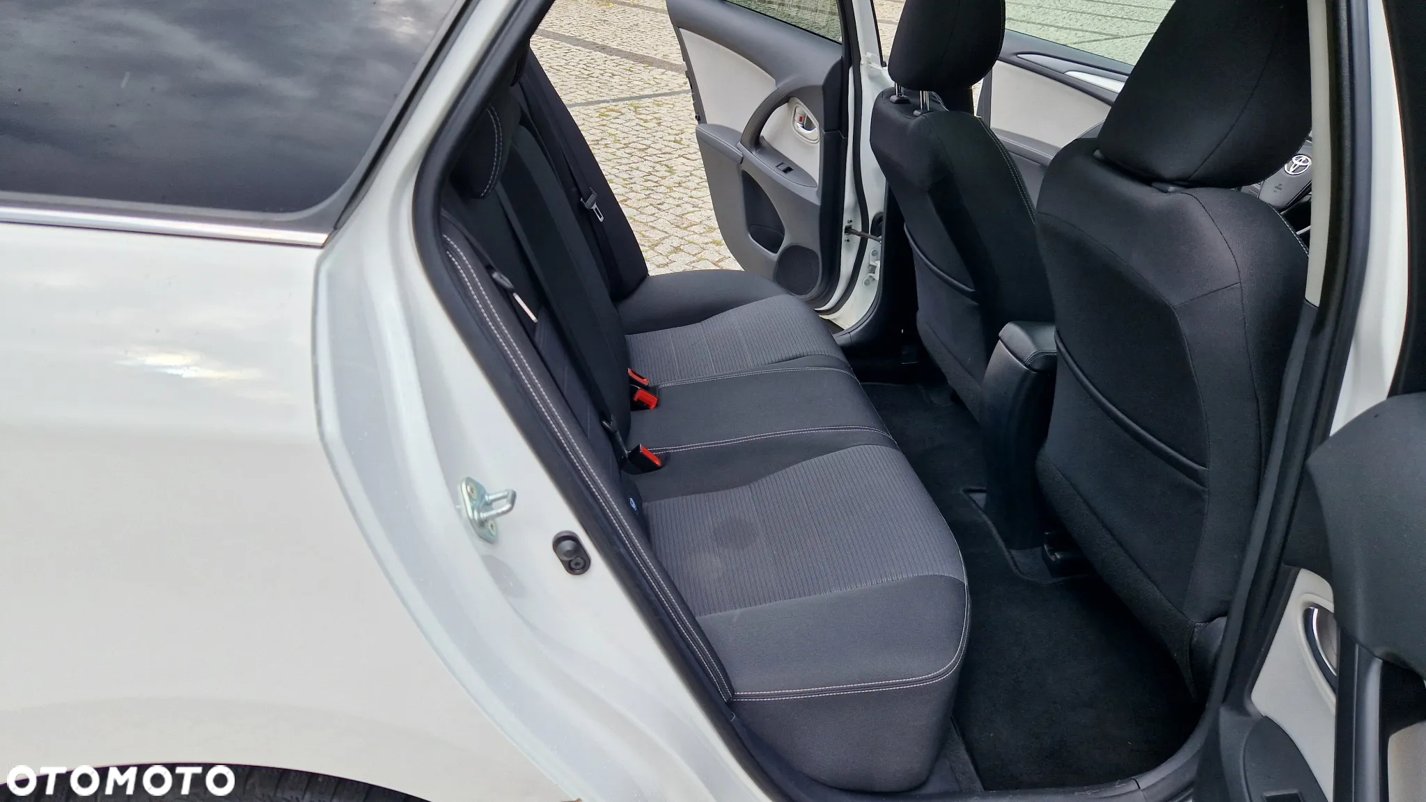 Toyota Avensis 2.0 D-4D Premium - 29