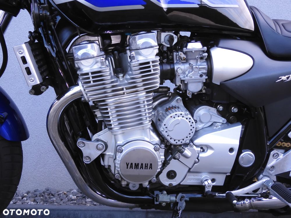 Yamaha XJR - 37