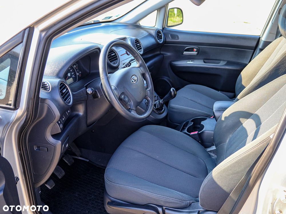 Kia Carens - 14