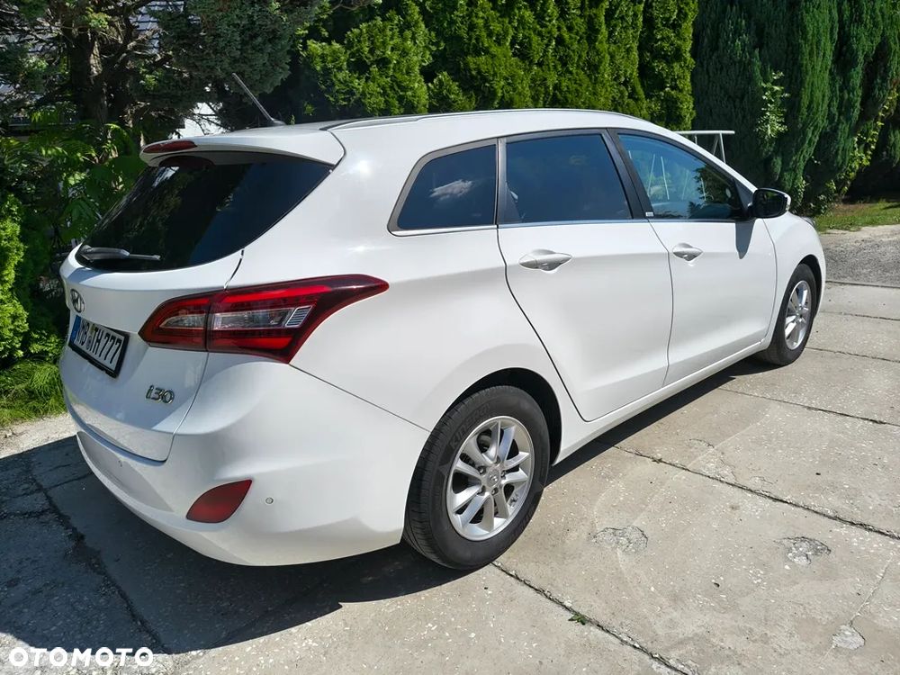Hyundai i30 blue Kombi 1.4 Passion - 9