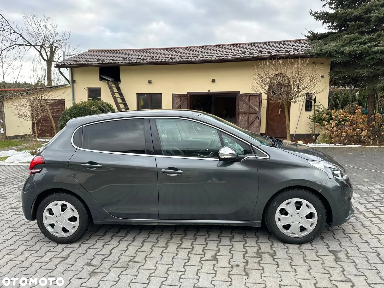 Peugeot 208 1.2 PureTech GPF Signature S&S - 3