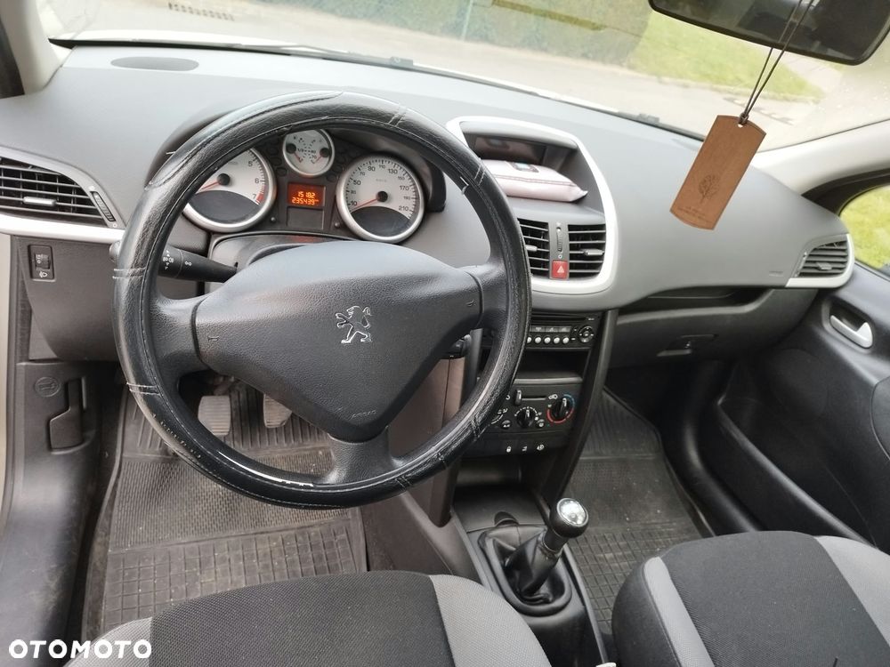 Peugeot 207 - 8