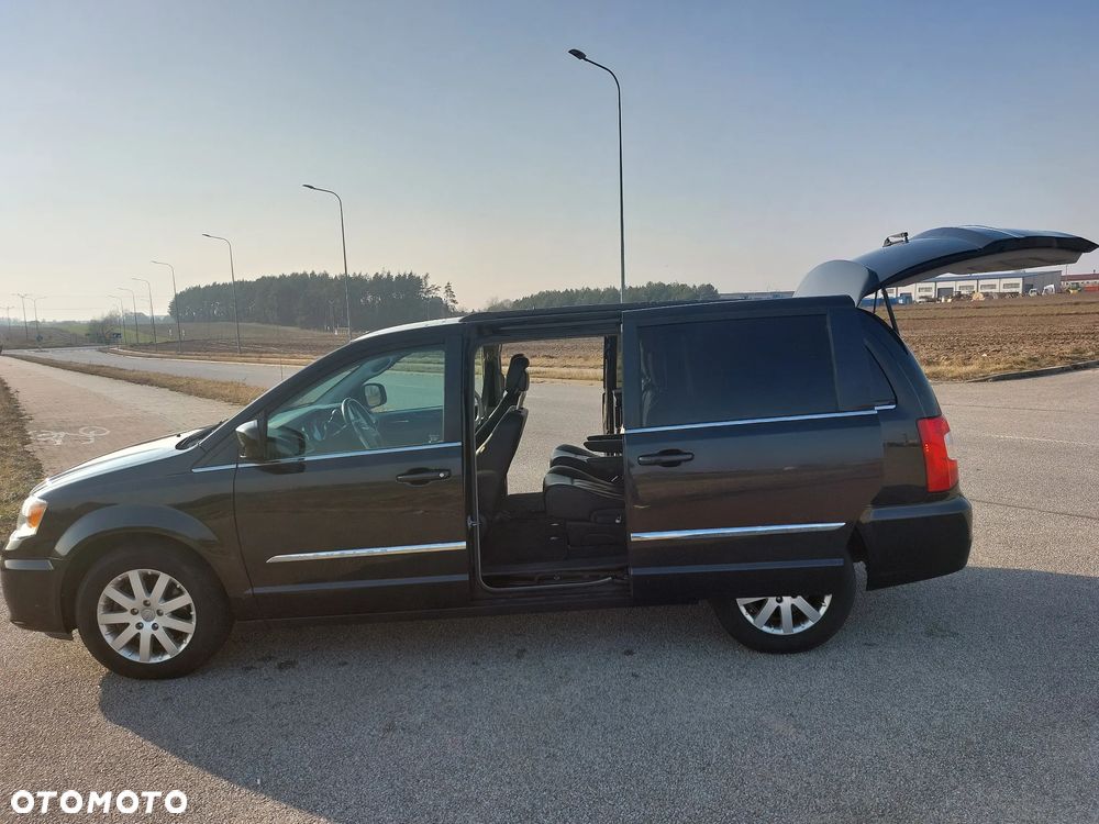 Chrysler Town & Country 3.6 Limited - 13
