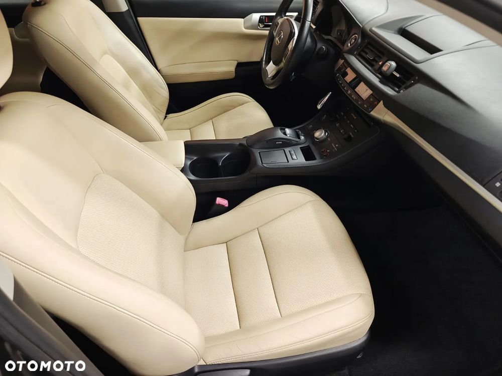 Lexus CT 200h Dynamic Line - 13