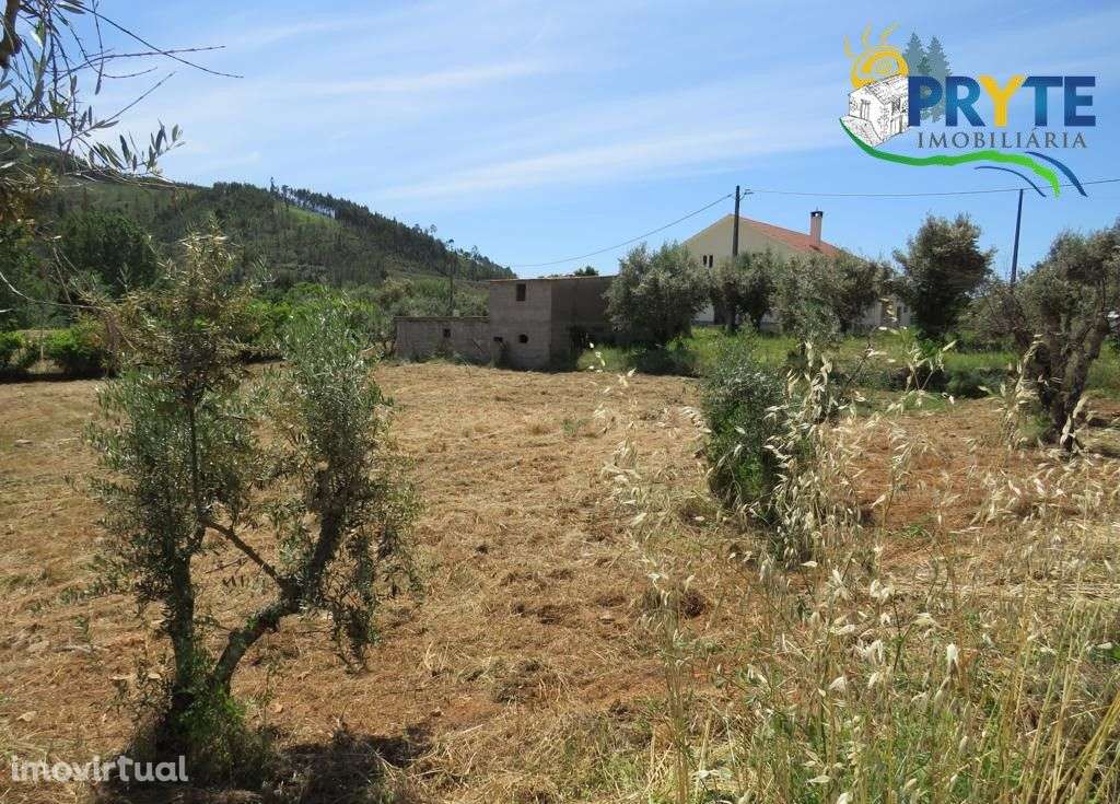 Quintinha junto à Praia Fluvial da Isna de São Carlos - Grande imagem: 3/18