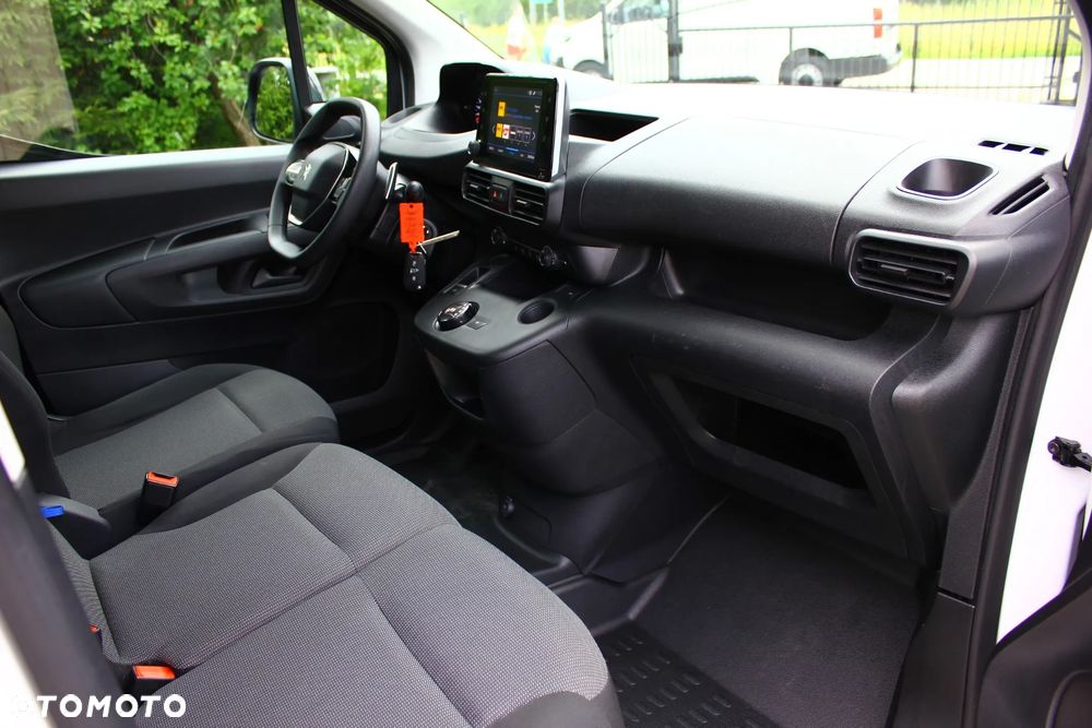 Peugeot PARTNER 1.5HDI 130KM AUTOMAT 8 BIEGÓW LONG DŁUGI 3 OSOBOWY PERFEKT AUTO NAVIGACJA KAMERY,ASYSTENTY,VF23% - 37