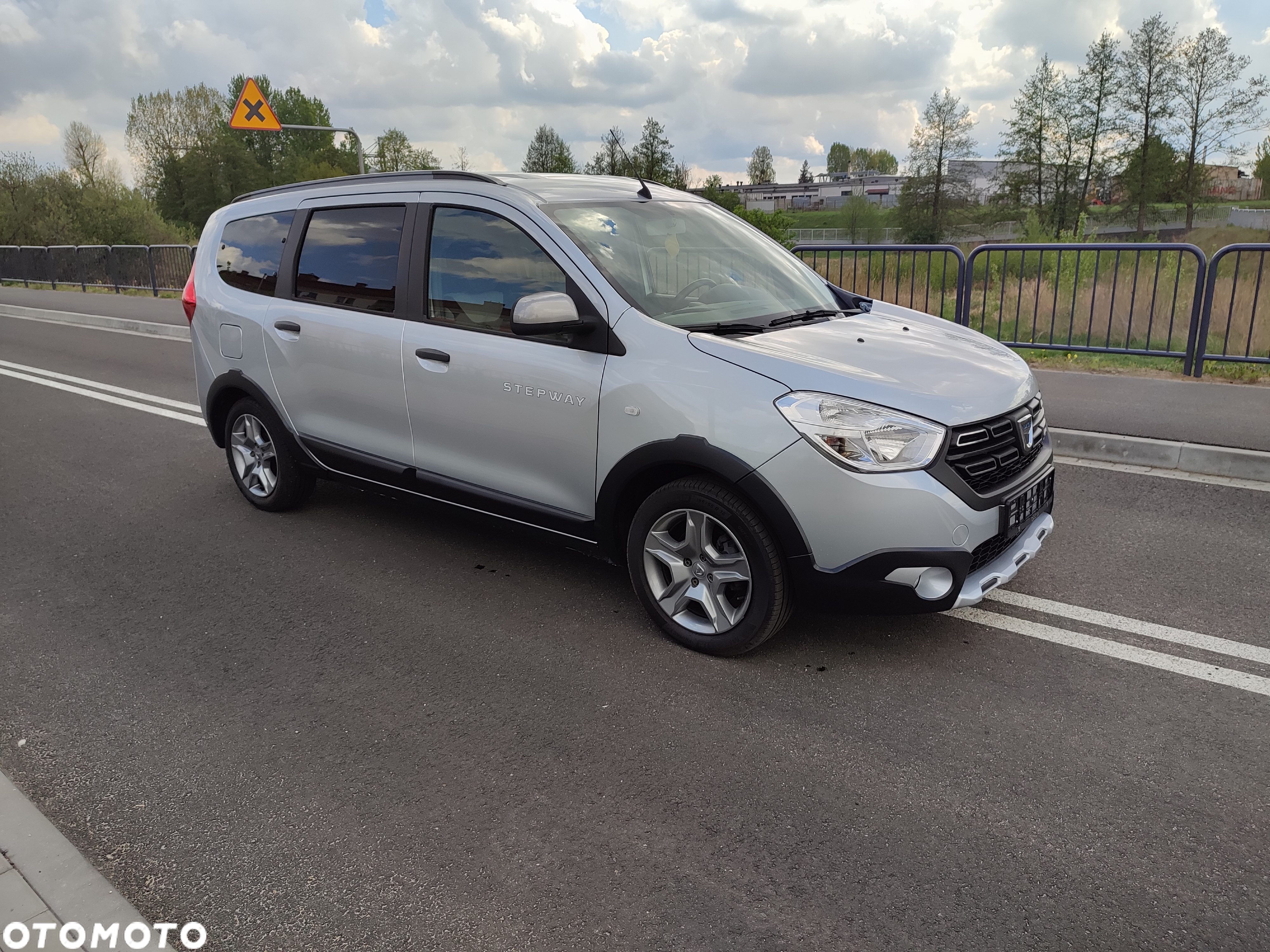 Dacia Lodgy TCe 130 GPF (7-Sitzer) Stepway - 3