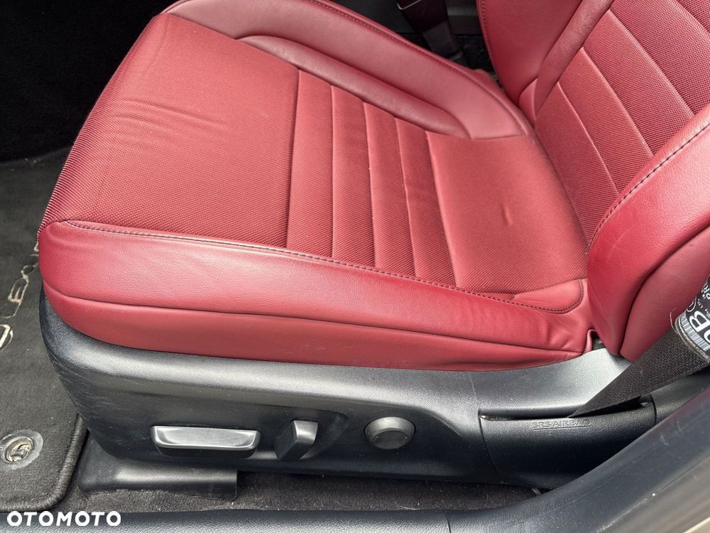 Lexus IS 300h F Sport Edition - 12