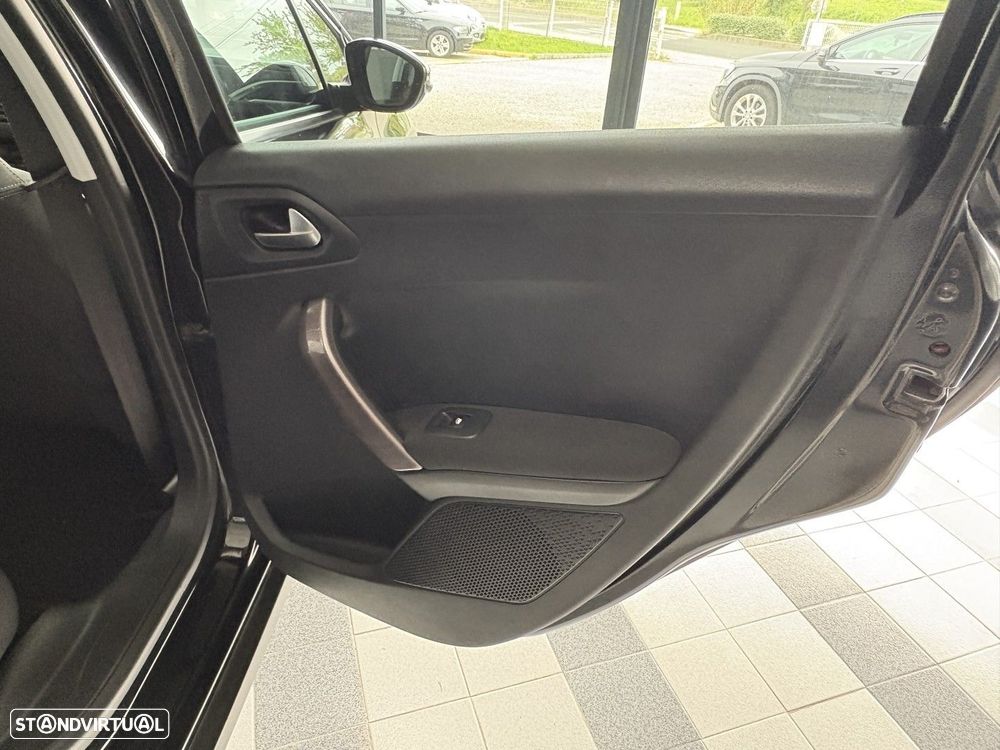 Peugeot 2008 1.2 PureTech Style - 23