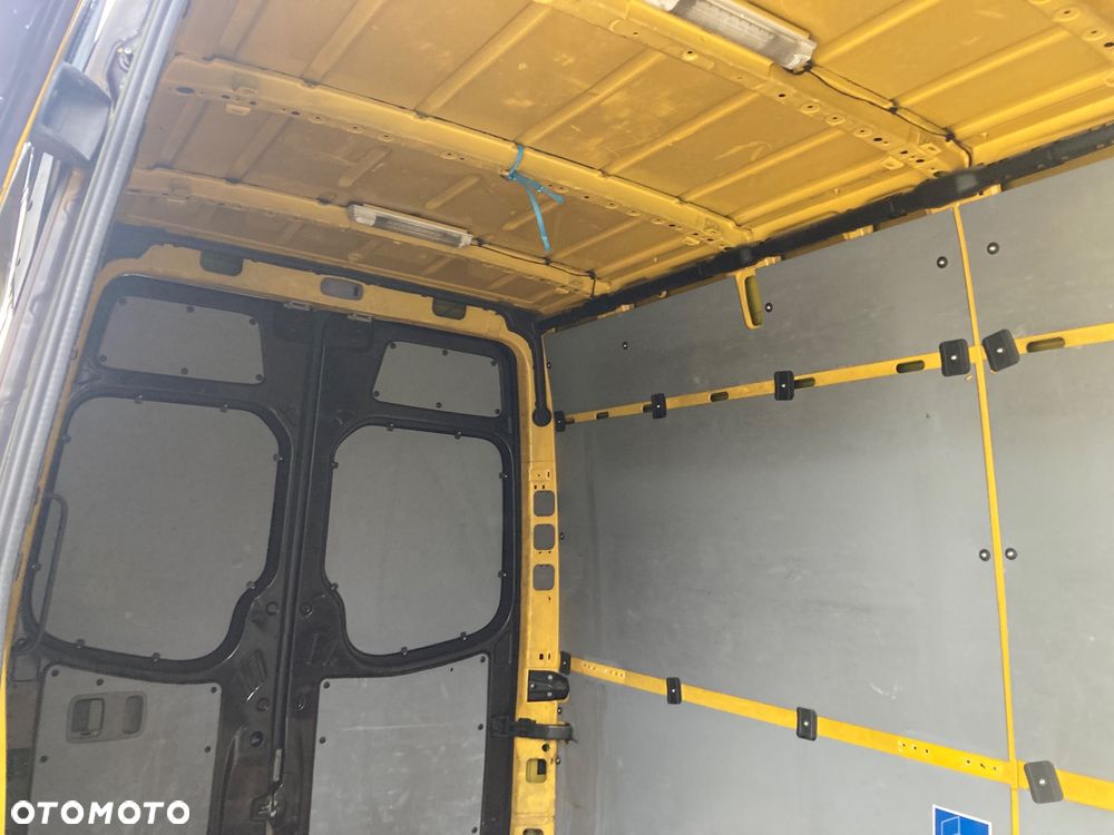 Mercedes-Benz Sprinter - 9