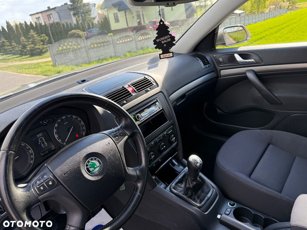 Skoda Octavia 1.6 FSI Ambiente - 9