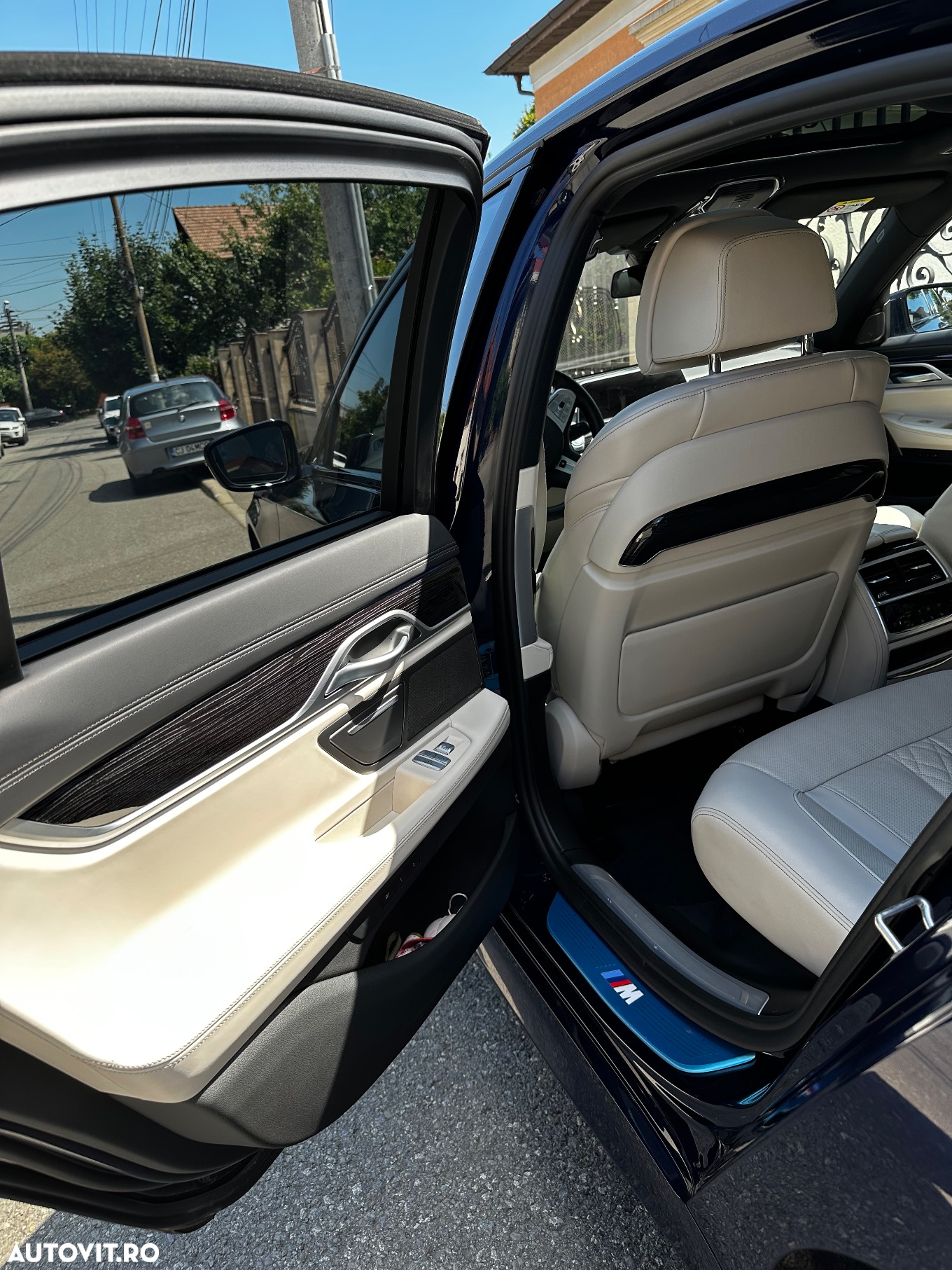 BMW Seria 7 730d xDrive MHEV - 28