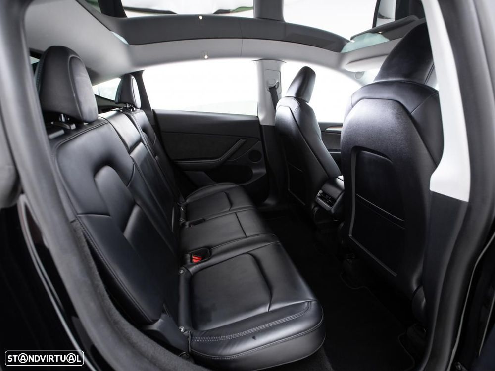Tesla Model Y Performance Dual Motor AWD - 11