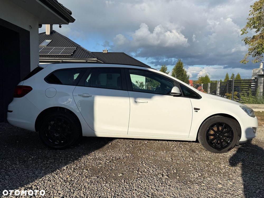 Opel Astra 2012 photo 5