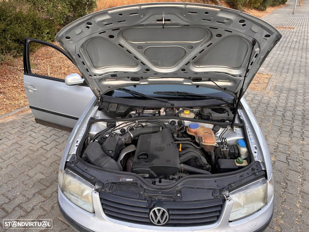 VW Passat 1.6 Confortline - 10