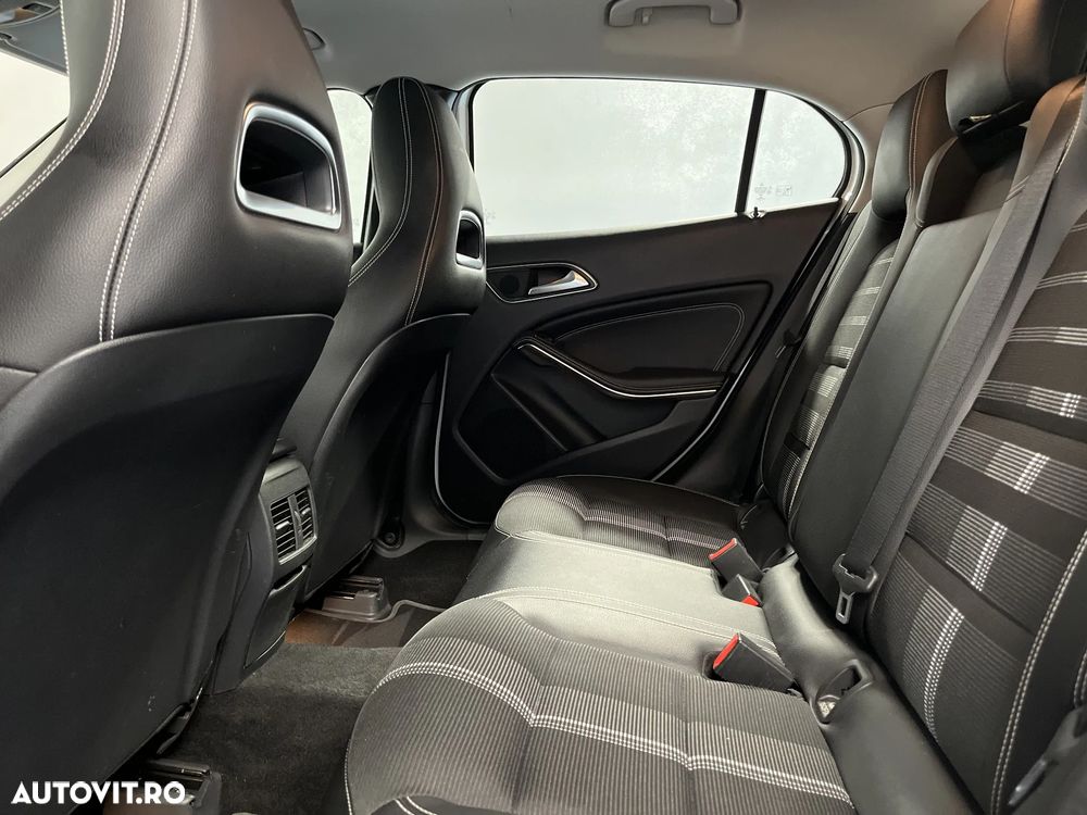 Mercedes-Benz GLA 200 d 7G-DCT - 14