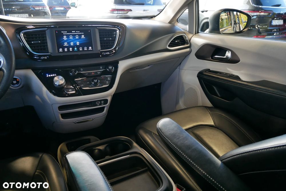 Chrysler Pacifica - 18