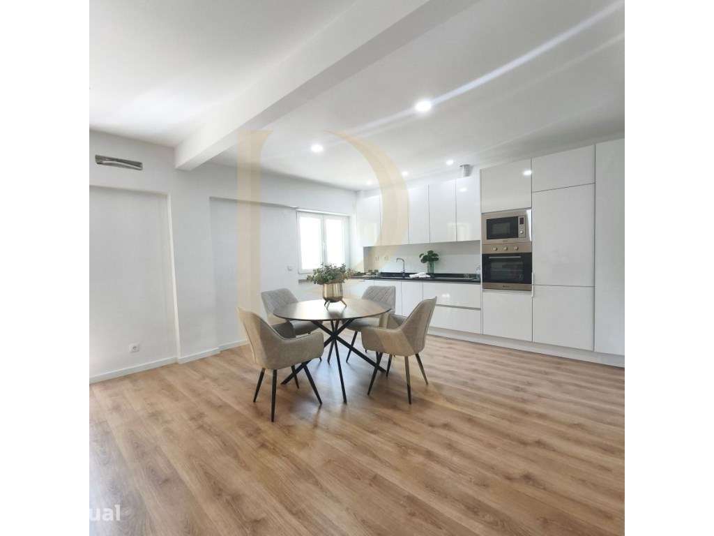 Apartamento T3 remodelado com elevador em Benfica - Grande imagem: 4/23