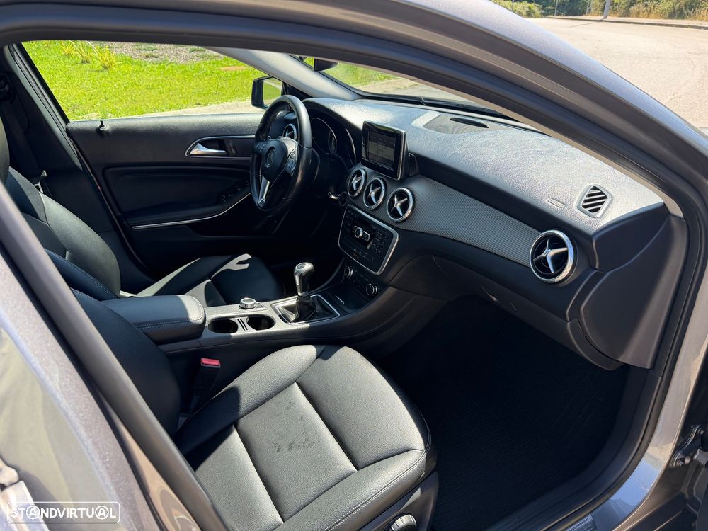 Mercedes-Benz GLA 180 d AMG Line - 8