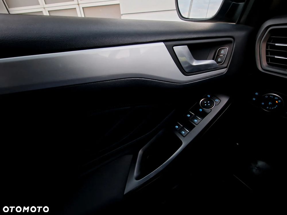 Ford Focus SW 1.0 EcoBoost Titanium - 14