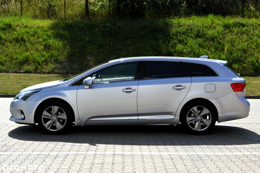Toyota Avensis 2.0 D-4D Sol - 26