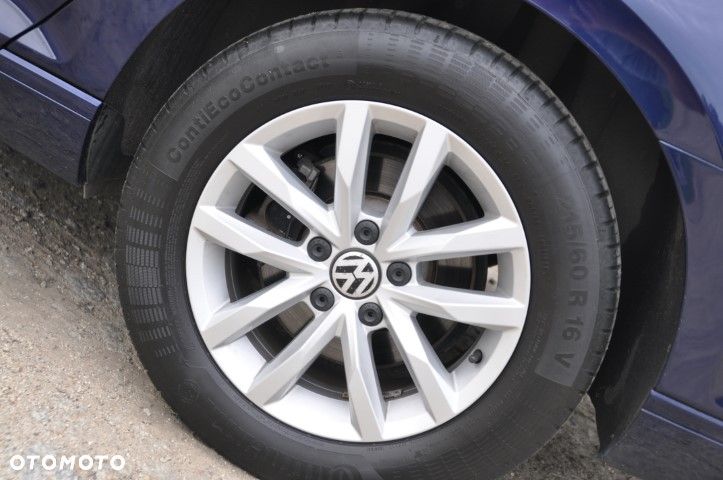Volkswagen Passat - 17