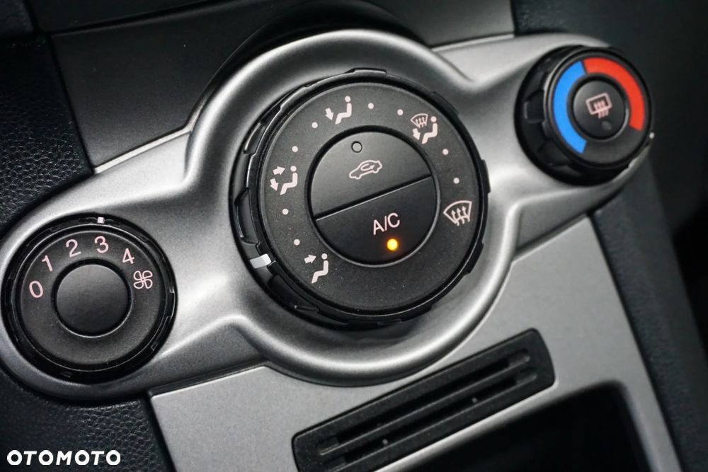 Ford Fiesta 1.25 Gold X - 28