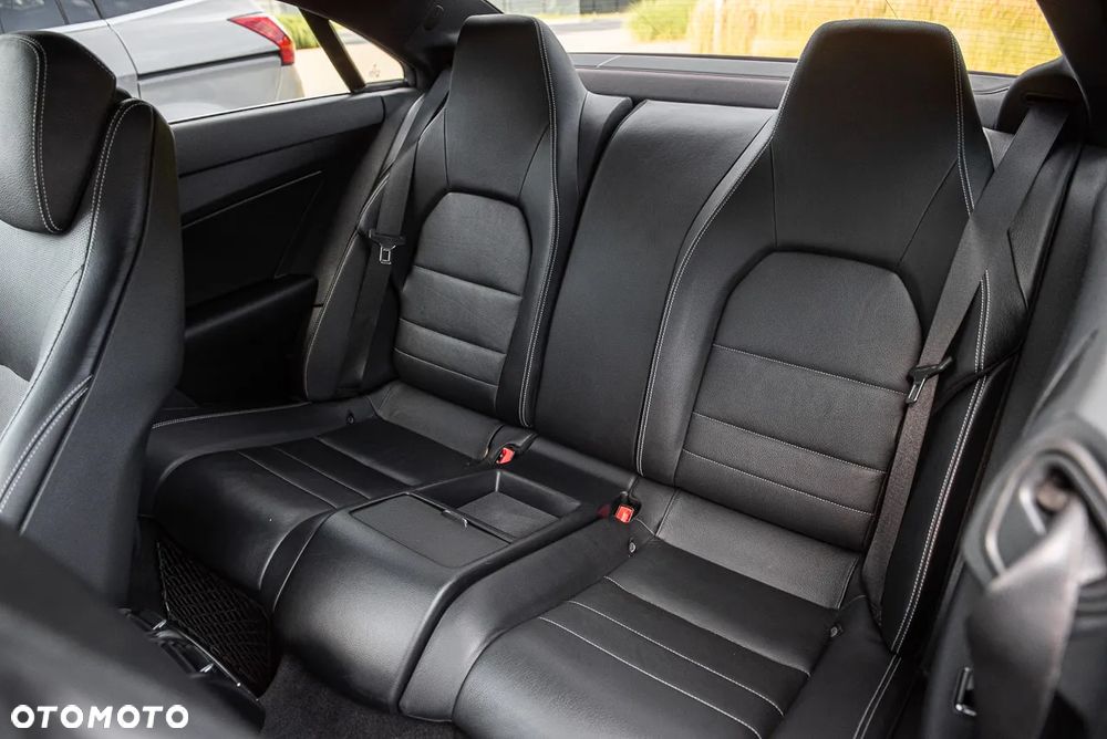 Mercedes-Benz Klasa E 350 CDI DPF Coupe BlueEFFICIENCY 7G-TRONIC Avantgarde - 26