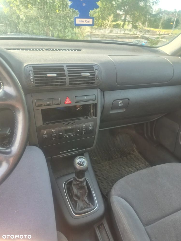 Audi A3 1.6 Ambiente - 11