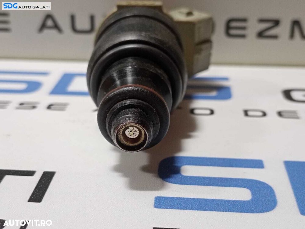 Injector Injectoare Audi 80 1.6 B 1990 - 1996 Cod 078133551D [M4262] - 4