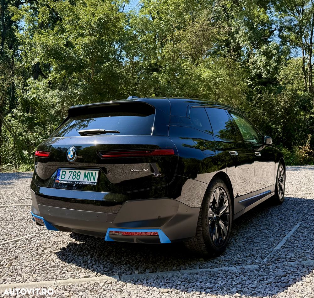BMW iX - 8