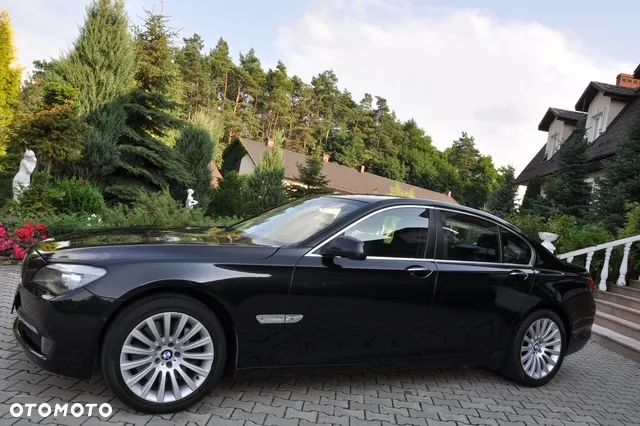 BMW Seria 7 750Li xDrive - 21