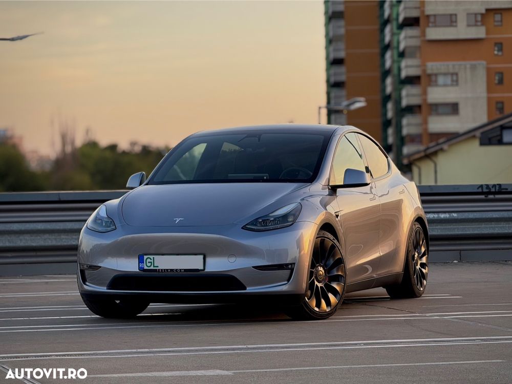 Tesla Model Y - 1