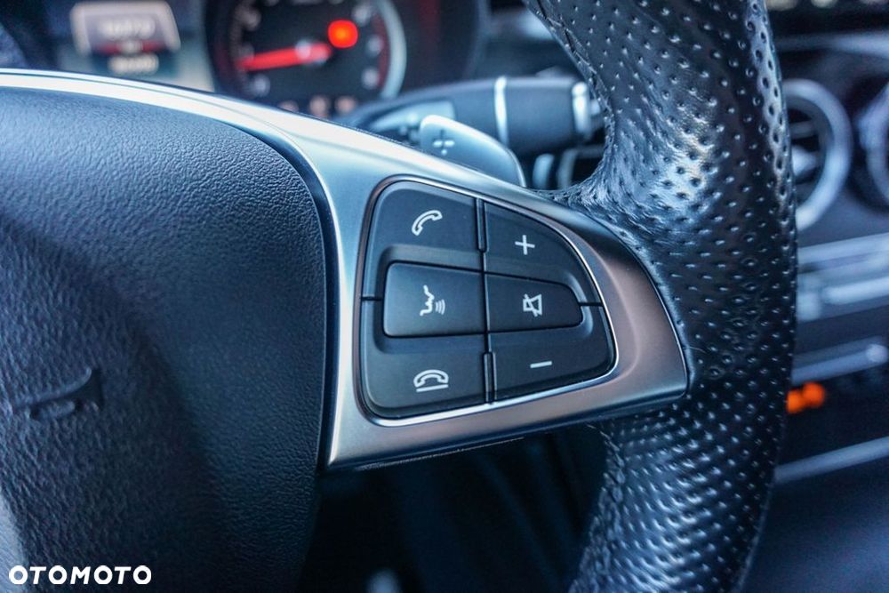 Mercedes-Benz GLC 250 4Matic 9G-TRONIC AMG Line - 11