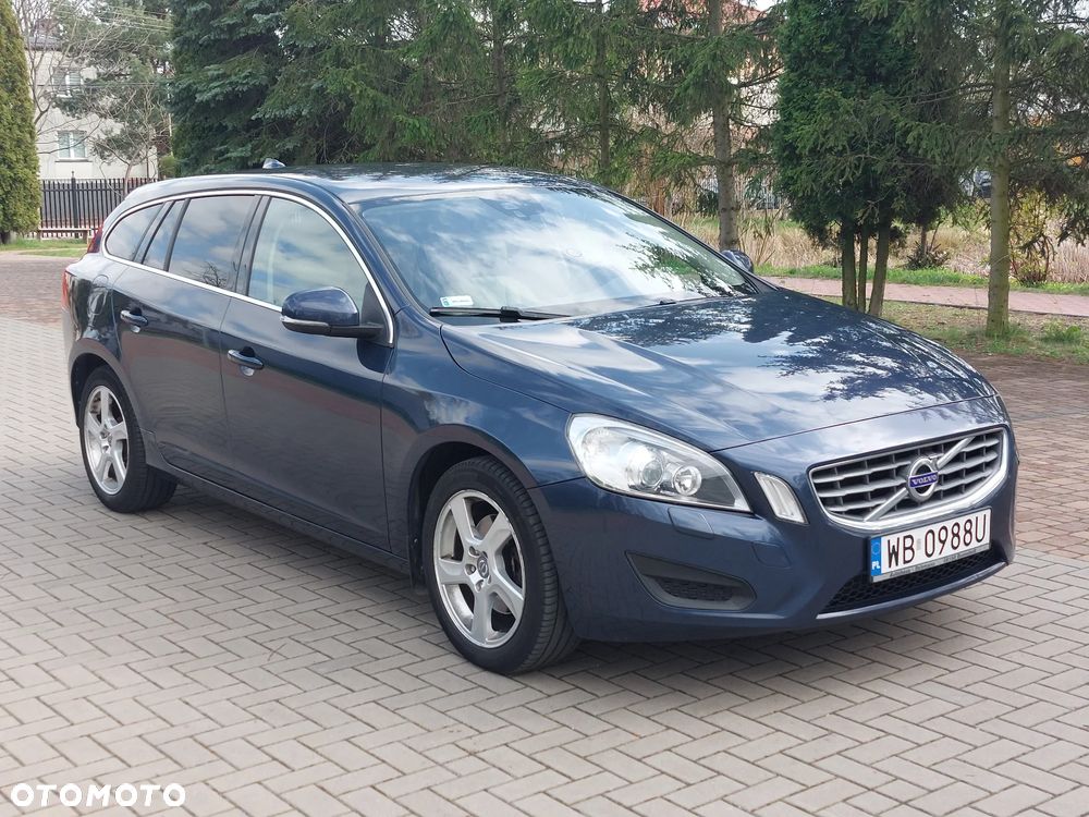 Volvo V60 T3 Momentum - 1