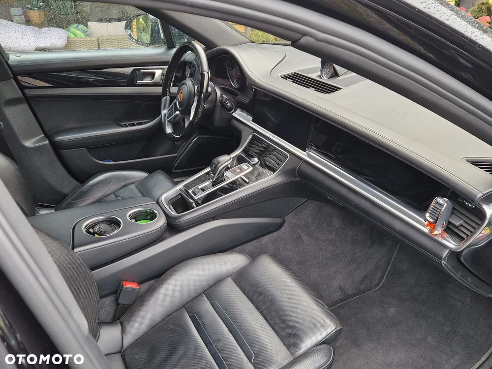 Porsche Panamera 4S - 8